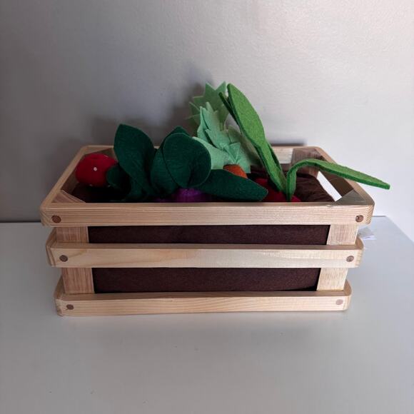 Pottery Barn Kids Soft Veggie Garden Set Pretend Play Fruit Vegetable Retired - Picture 2 of 5